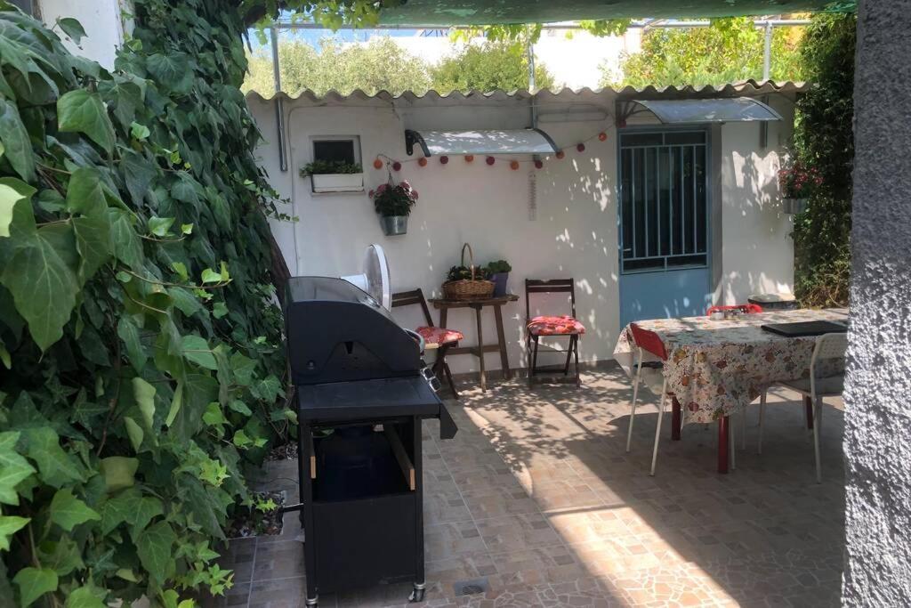 Mesolóngion Ανακαινισμενη Μονοκατοικια 125 Τμ Στο Κεντρο Με Κηποヴィラ エクステリア 写真